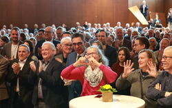Sehen und gesehen werden: Zum Bürgerempfang in der Metzinger Stadthalle kamen rund 600 Besucher.