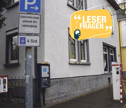 Die Beschilderung ist auch in der Reutlinger Kaiserstraße eindeutig: Elektroautos dürfen hier stehen und laden. Die Parkscheibe