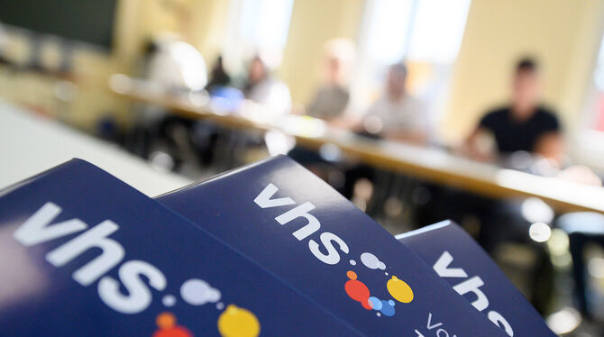 Gute Nachrichten für diejenigen, die ihre Freizeit mit Kursen der VHS bunt gestalten: Das Angebot leide nicht unter den Kürzunge