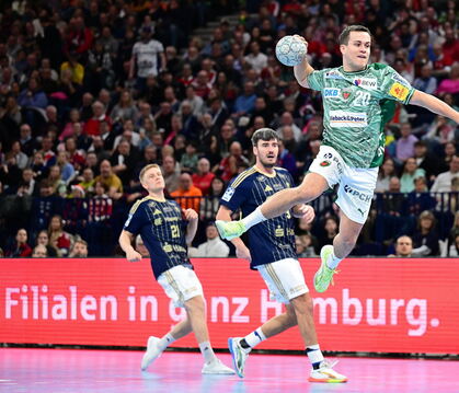 Hat in der Bundesliga für die Füchse Berlin bereits 391 Tore erzielt: Tim Freihöfer (mit Ball).