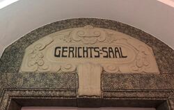 Eingang zum Sitzungssaal 1 des Reutlinger Amtsgerichts in der Gartenstraße.