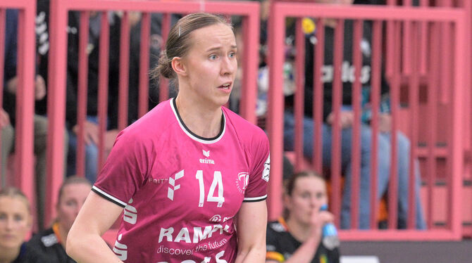 Rückraumspielerin Klara Schlegel, die im Sommer zur TuS Metzingen stieß,  wechselt zur neuen Saison zum rumänischen European-Lea
