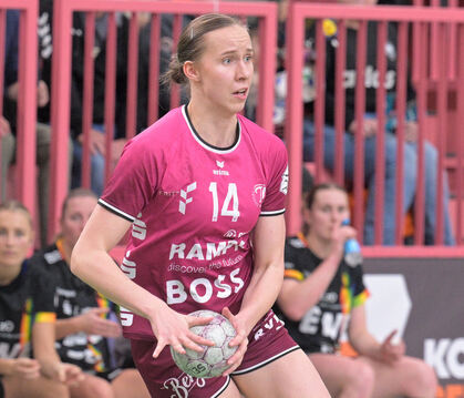 Rückraumspielerin Klara Schlegel, die im Sommer zur TuS Metzingen stieß,  wechselt zur neuen Saison zum rumänischen European-Lea