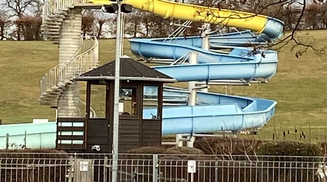 Auch wenn es eng ist: Beim Freibad möchte die SPD wenigstens für die Sanierung des Aufsichtstürmchens und die Planung der Sanier