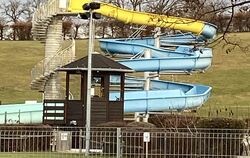 Auch wenn es eng ist: Beim Freibad möchte die SPD wenigstens für die Sanierung des Aufsichtstürmchens und die Planung der Sanier