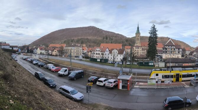 Im Rahmen des Mobilitätskonzepts der Stadt Bad Urach könnte der Bahnhof - hier die Endhaltestelle - auf die andere Straßenseite
