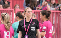 Metzingens Trainerin Miriam Hirsch fehlen die Worte nach dem in der ersten Halbzeit unerklärlichen Auftritt ihres Teams gegen B