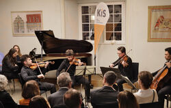 Musikalisches Feuerwerk trotz winterlicher Anreise: Die Young Classic Artists im Rittersaal Kirchentellinsfurt. FOTO: PR