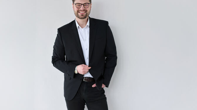 Der gebürtige Kusterdinger Marc Roth kandidiert für das Amt des Bürgermeisters.