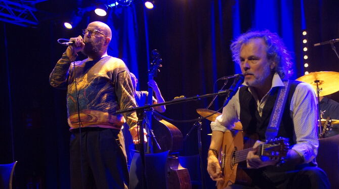 Sänger Sebastian Horn (links) und Gerd Baumann von Dreiviertelblut begeisterten im franz.K.