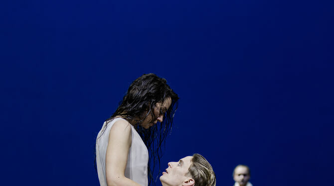 Ein Paar wie Romeo und Julia: Ottokar (Vincent Furrer) und Agnes (Emma Lotta Wegner).