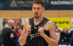 Konsterniert: Felix Edwardsson nach der Tübinger Klatsche in Bochum.