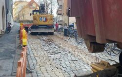 In der Tübinger Österbergstraße hat es in der Nacht auf Dienstag eine Rohrburch gegeben, der die Straße teilweise unter Wasser s