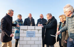 Wer will fleißige Handwerker seh'n? Der muss in den Storlach geh`n: IBA’27-Intendant Andreas Hofer, vbw-Verbandsdirektorin Dr. I