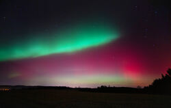 Polarlichter sind über der Alb selten zu sehen, insbesondere die grünen Lichtphänome sind extrem rar. Hier wurden sie vom Birken