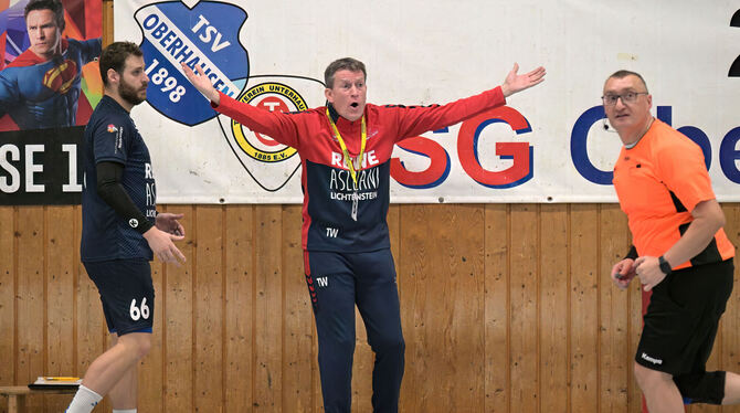 Zwei Hausener in ihrer letzten Saison für die SG: Trainer Tobias Wild und Rückraumspieler Max Hartl.  FOTO: BAUR