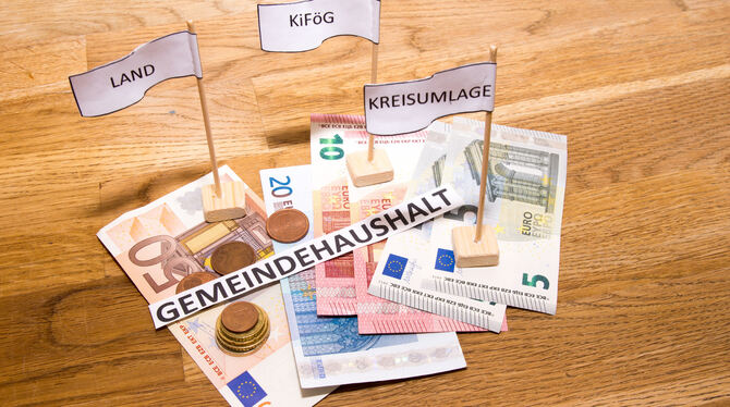 Jonglieren mit Summen und Begriffen: Einen soliden Haushalt aufzustellen, fällt derzeit vielen Gemeinden schwer.