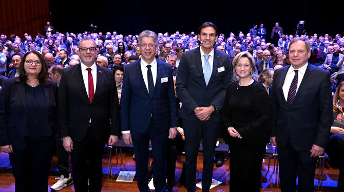 Beim Neujahrsempfang in der Reutlinger Stadthalle (von links): Christiane Nowottny, Hauptgeschäftsführerin der Handwerkskammer,