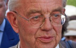 Heinz Kälberer war Bürgermeister in Münsingen, als  aus 14 Orten die Gesamtstadt entstand. FOTO: LENK