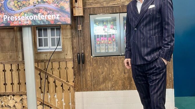 STG-Geschäftsführer Hansjörg Mair präsentiert Erfolgszahlen bei der Reisemesse CMT.