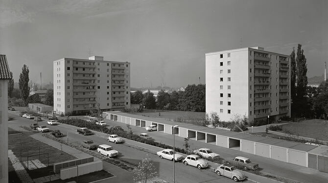 September 1966 - Hochhäuser: Wo ist dieses Bild entstanden, das von der Öffentlichen Bausparkasse, Stuttgart, in Auftrag gegeben