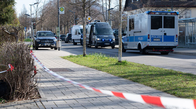 Reichsbürger Razzia Reutlingen Großes Polizeiaufgebot und Absperrungen im Ringelbach-Gebiet am 22. März 2023, nachdem eine Durchsuchung bei Markus L. eskaliert