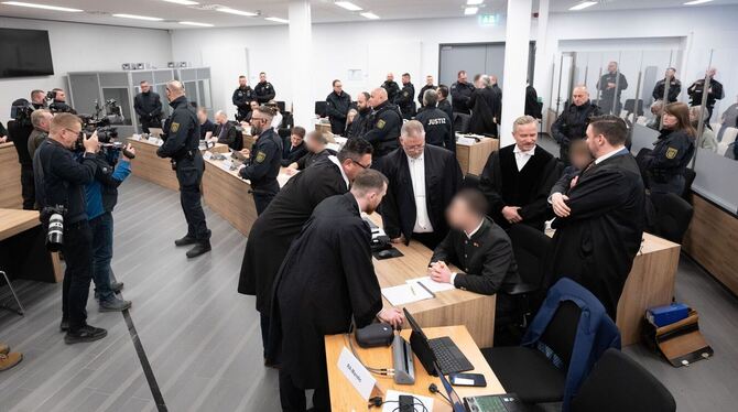 Prozessbeginn gegen mutmaßliche Mitglieder einer Neonazi-Gruppe