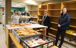 Sind auf der Suche nach neuen Räumlichkeiten für den Tafelladen und die Kleiderstunde: Die ehrenamtlich Mitarbeitende Hildegund