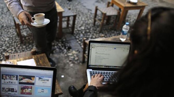 Mehr als 67.000 Sites sollen mittlerweile in der Türkei gesperrt sein. Foto: Tolga Bozoglu