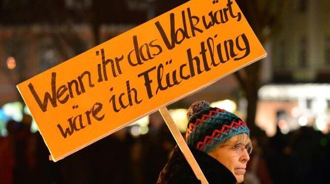 Protest gegen Islamkritiker: Die Deutschen gehen freundlicher auf Einwanderer zu, heißt es in einer neuen Studie. Foto: Marti