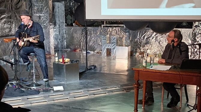 Axel Nagel (links) und Peter Schwarz in der Tübinger Zimmertheater-Spielstätte Löwen.