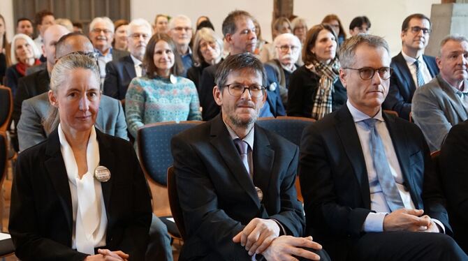 Andreas Holzwarth, Präsident des Landgerichts Tübingen (von rechts), mit dem ehemaligen Direktor des Amtsgerichts Münsingen Joac Andreas Holzwarth, Präsident des Landgerichts Tübingen (von rechts), mit dem ehemaligen Direktor des Amtsgerichts Münsingen Joac