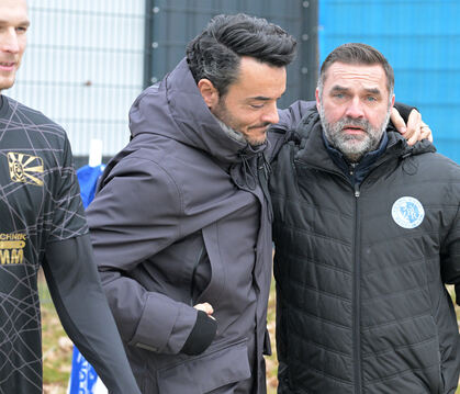 Giovanni Zarrella (links) begrüßt seinen Freund Volker Grimminger.