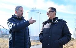 Treffen von Özdemir und Palmer in Solarthermie-Park Tübingen