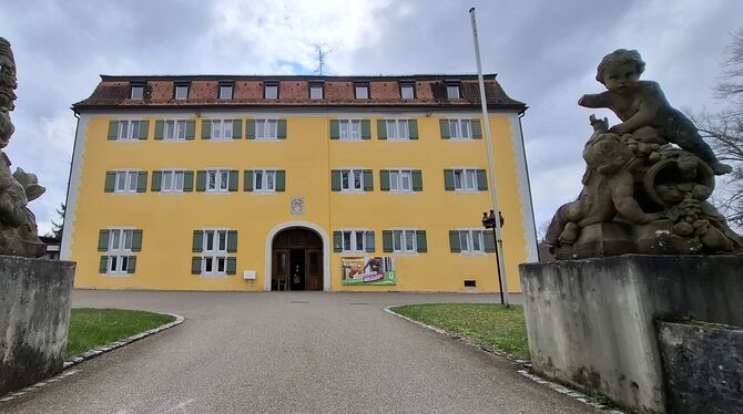 Um das Schloss und die Gedenkstätte langfristig erhalten zu können, sind entliche Sanierungsmaßnahmen nötig. Der Landtag hat je