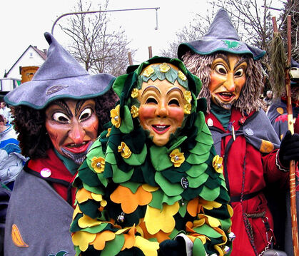 Der »Gall-Hans« und die »Schmalzkachel« (Sumpfdotterblume) sind Rommelsbachs närrischen Galionsfiguren.