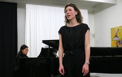 Sopranistin Laila Zürn sang, begleitet von Dora Eipper, Lieder von Komponisten des 19. und 20. Jahrhunderts – viele davon ebenfa