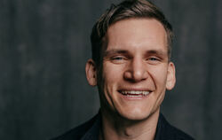 Frederik Bott ist ab Freitag in der ARD-Serie »Sturm der Liebe« zu sehen. Der Schauspieler lebt in Müsningen.  FOTO: MARINA ICKE