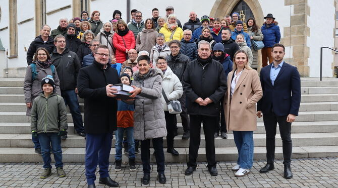 Zahlreich sind die Mitglieder der Interessensgemeinschaft Innenstadttrasse und auch interessierte Bürger erschienen: Cornelia Ge