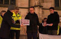 Der Rottenburger Oberbürgermeister Stephan Neher (CDU, Bildmitte) und die beiden Kreisräte Gerd Müller (SPD, links) und Benedikt