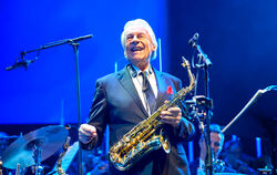 Pepe Lienhard kommt mit seiner Big Band nach Stuttgart. Das Foto zeigt ihn bei der Premiere seiner »da capo Udo Jürgens«-Tour im