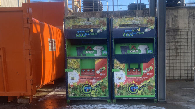 Die neuen Altkleidercontainer haben ein farbenfrohes Design. FOTO: STADT Die neuen Altkleidercontainer haben ein farbenfrohes Design. FOTO: STADT