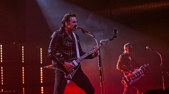 Schwedenrocker mächtig in Fahrt: Royal Repulic in den Wagenhallen.