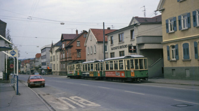 Straßenbahn, Pfullingen Im Oktober 1974 fuhr die Straßenbahn auf der Marktstraße durch Pfullingen.