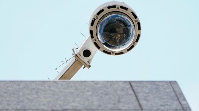 Überwachungskamera im öffentlichen Raum