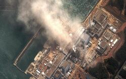 Ein Satellitenfoto zeigt das Atomkraftwerk Fukushima I nach dem schweren Erdbeben. Foto: DigitalGlobe