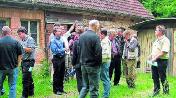 Eine Menge Arbeit muss der Trägerverein noch reinstecken: Aus dem Backsteingebäude am »Fuchsbau« könnte dann eine hübsche kleine Wandererklause werden.
FOTO: SKN Eine Menge Arbeit muss der Trägerverein noch reinstecken: Aus dem Backsteingebäude am »Fuchsbau« könnte dann eine hübsche kleine Wandererklause werden.
FOTO: SKN