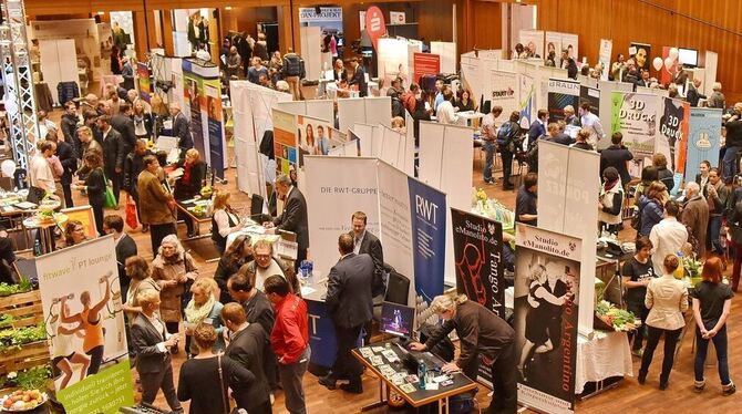 Ganz schön was los: Das Interesse an der Messe im Großen Saal der Stadthalle war enorm. FOTO: PACHER