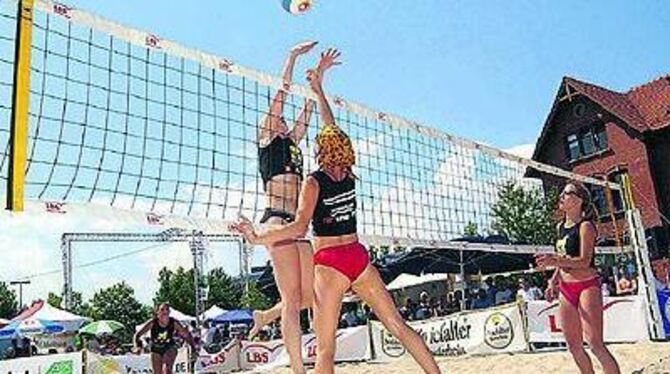 Vom Spaßsport am Strand zur olympischen Disziplin: In Reutlingen hat Beach-Volleyball eine Hochburg.
FOTO: NIETHAMMER/ARCHIV