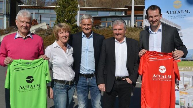 Rührten im Hotel Achalm die Werbetrommel für das Benefizspiel am 24. Mai: (von links) Mitorganisator Wilfried Gröbner, Christine